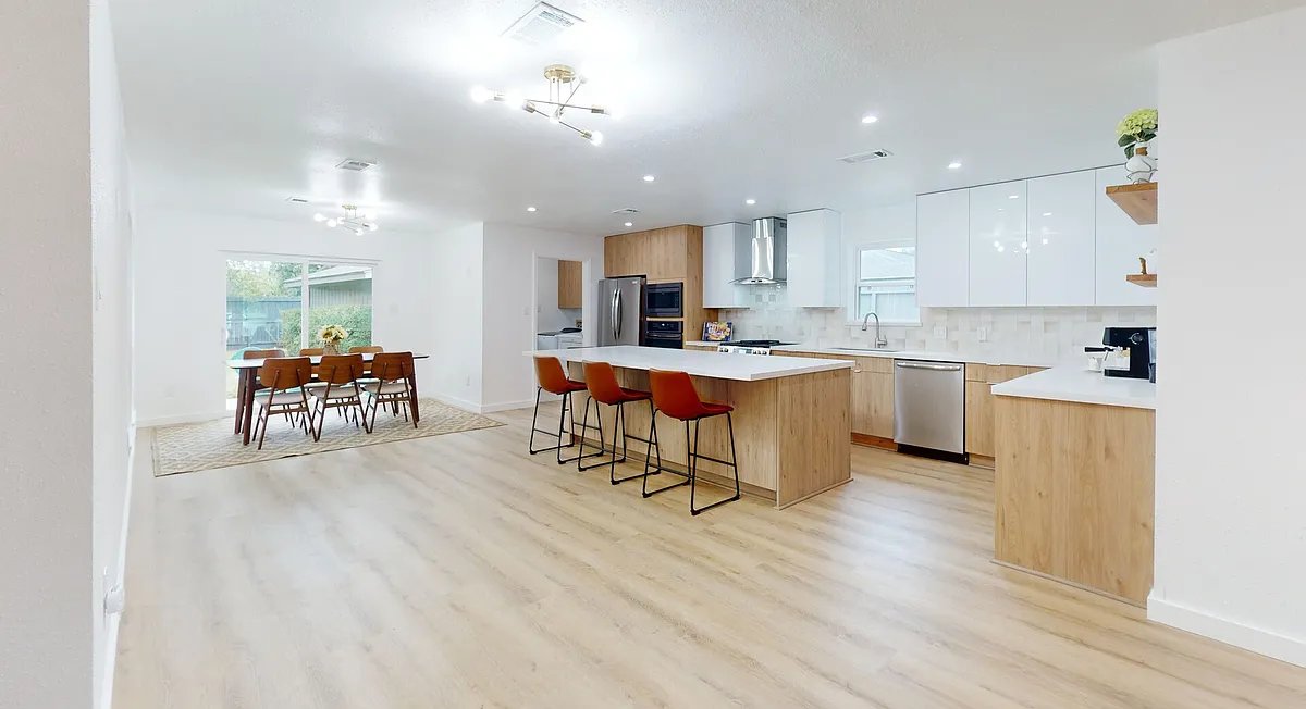 Building Photo - Mullins Dr