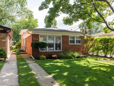 913 Brown Ave, Evanston, IL, 60202