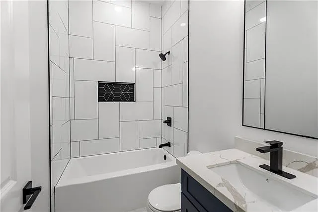 405 E 1st St #A — Photo 7