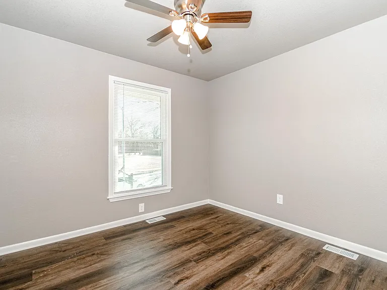 100 NE 101st Pl — Photo 19