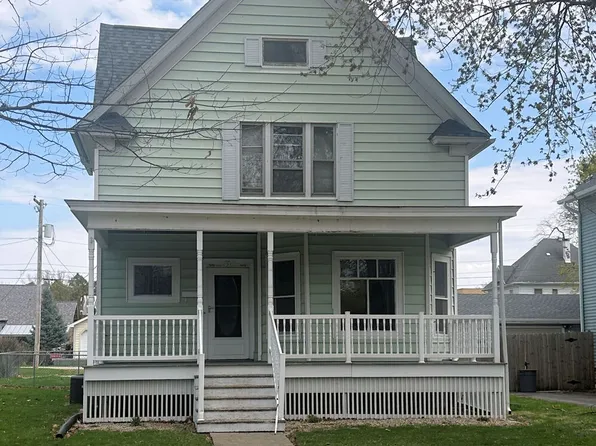 425 N 10th St, Rochelle, IL 61068