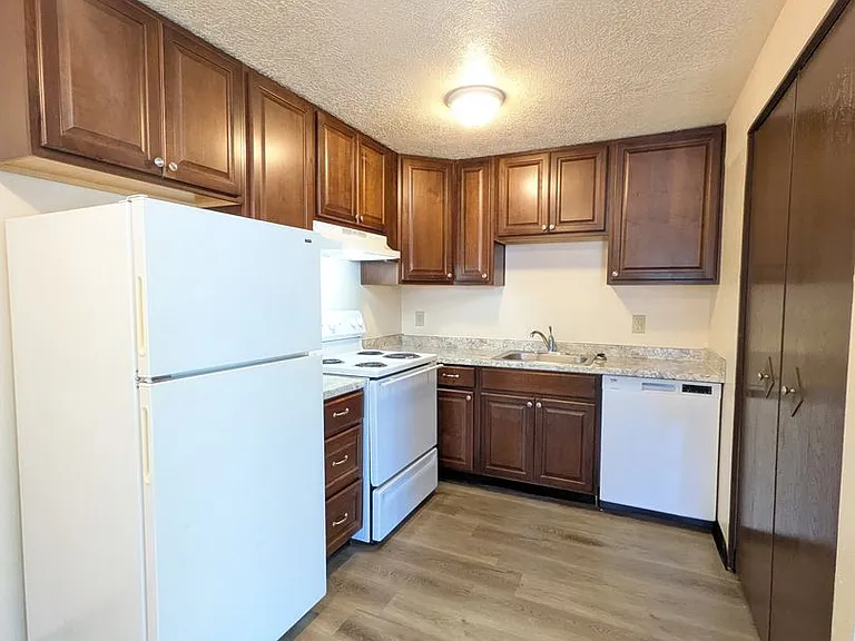 Chelsea Manor Apartments — Photo 50