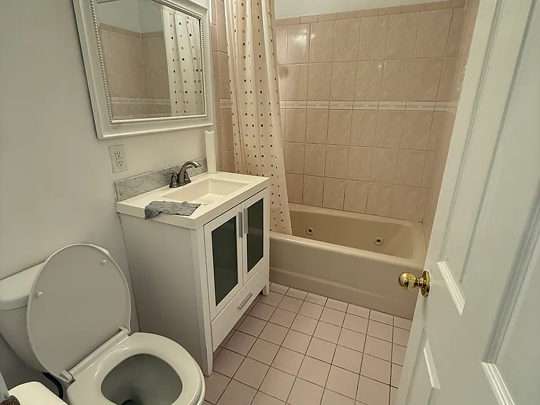 372 Cambridge St — Photo 3