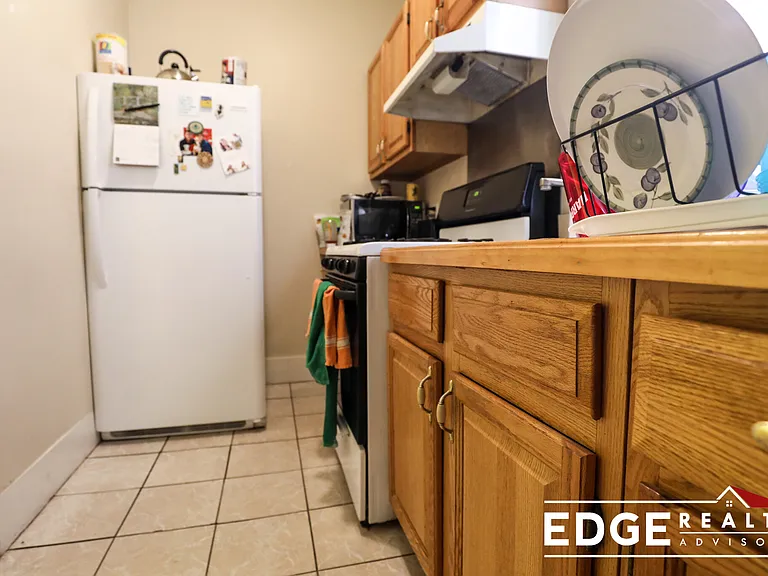 16 Fuller St #2 — Photo 4