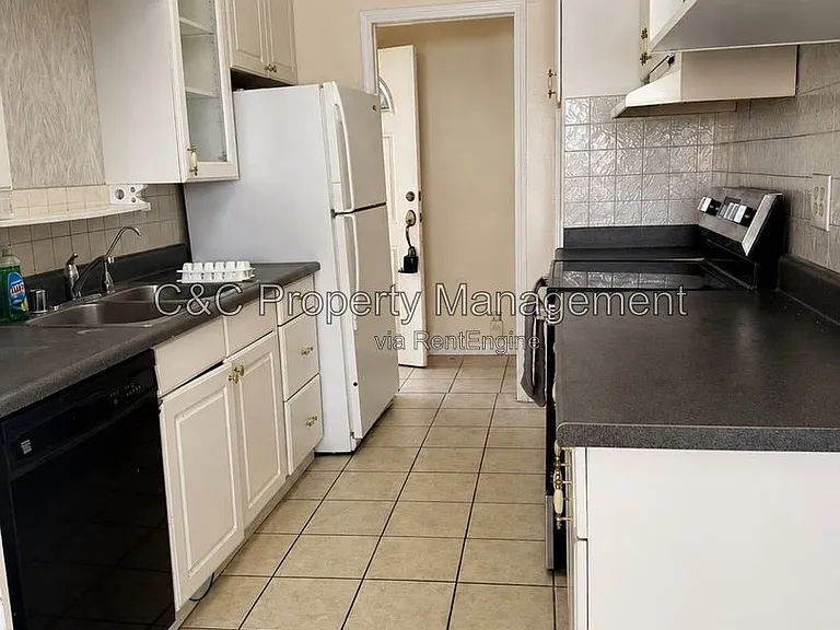 42625 Jefferson St — Photo 2
