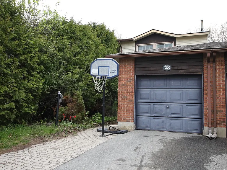 28 Whelan Dr — Photo 1