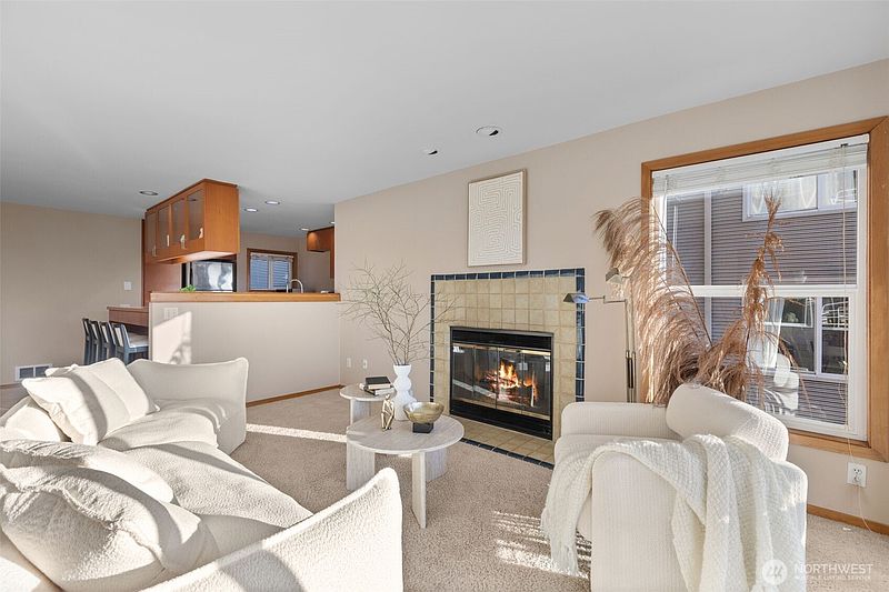 3rd image of 3200 Alki Avenue SW #301