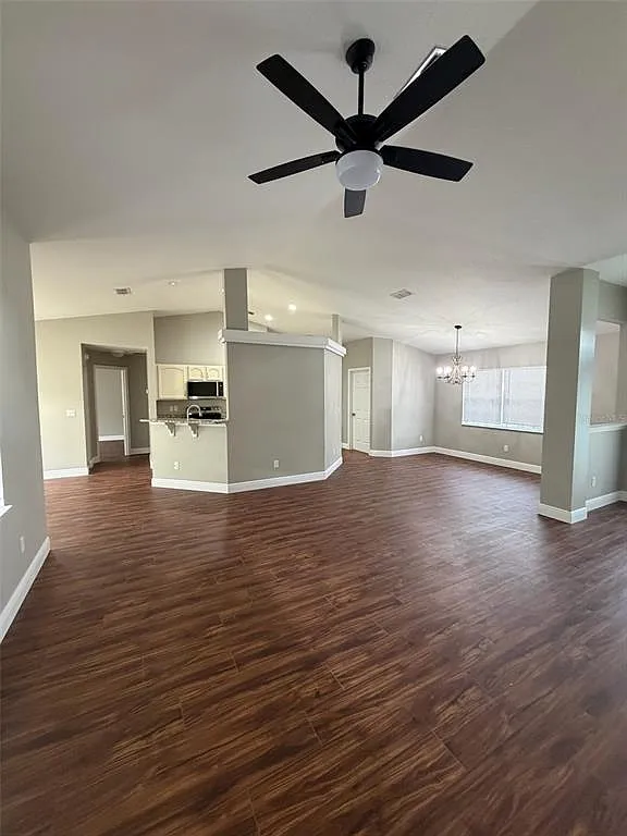 3 bed, 2.0 bath, 1748 sqft, $2,100 — Photo 3