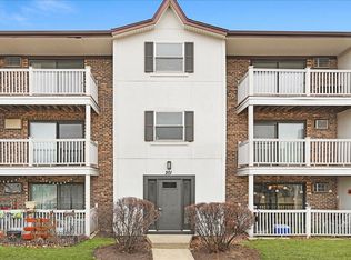 201 Gregory St APT 15, Aurora, IL 60504