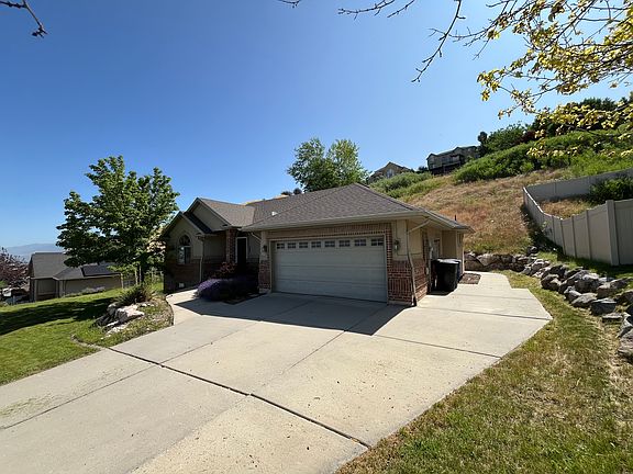 2 Car Garage with Ample Side Parking