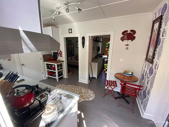 4th image of 555 Sanchez Cottage Cottage