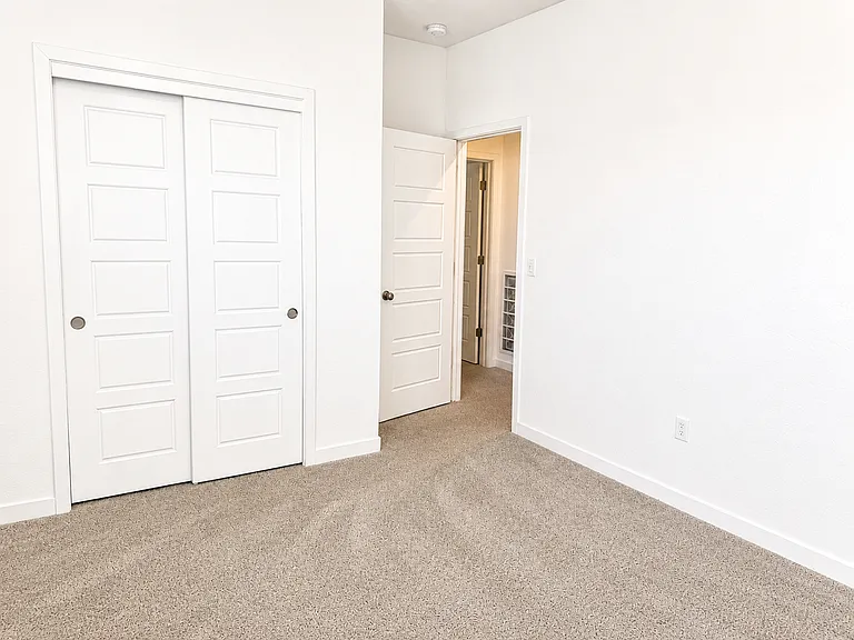 2806 N Applegate Ave — Photo 12