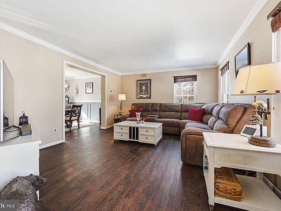4th image of 102 Gloucester Ct