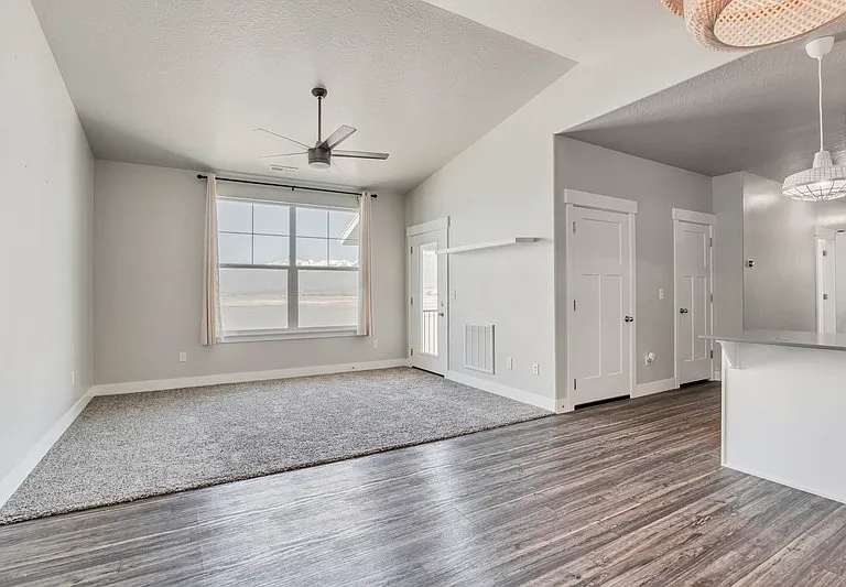 64 W Silver Springs Dr — Photo 16