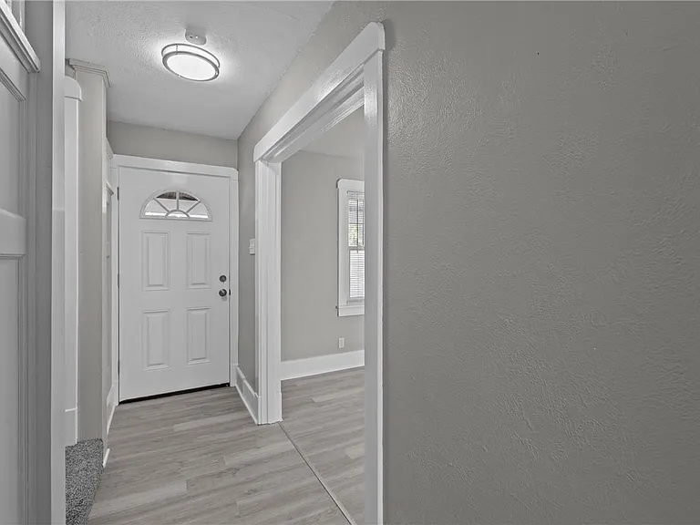 3065 Latonia Ave — Photo 3
