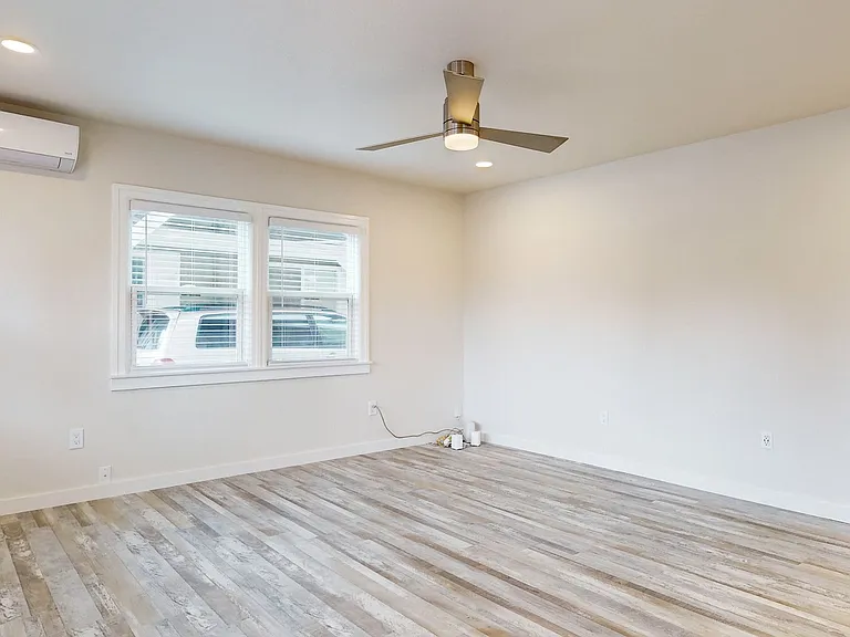 729 McConnell Ave — Photo 5