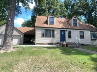 709 W Webster St, Benton, IL 62812