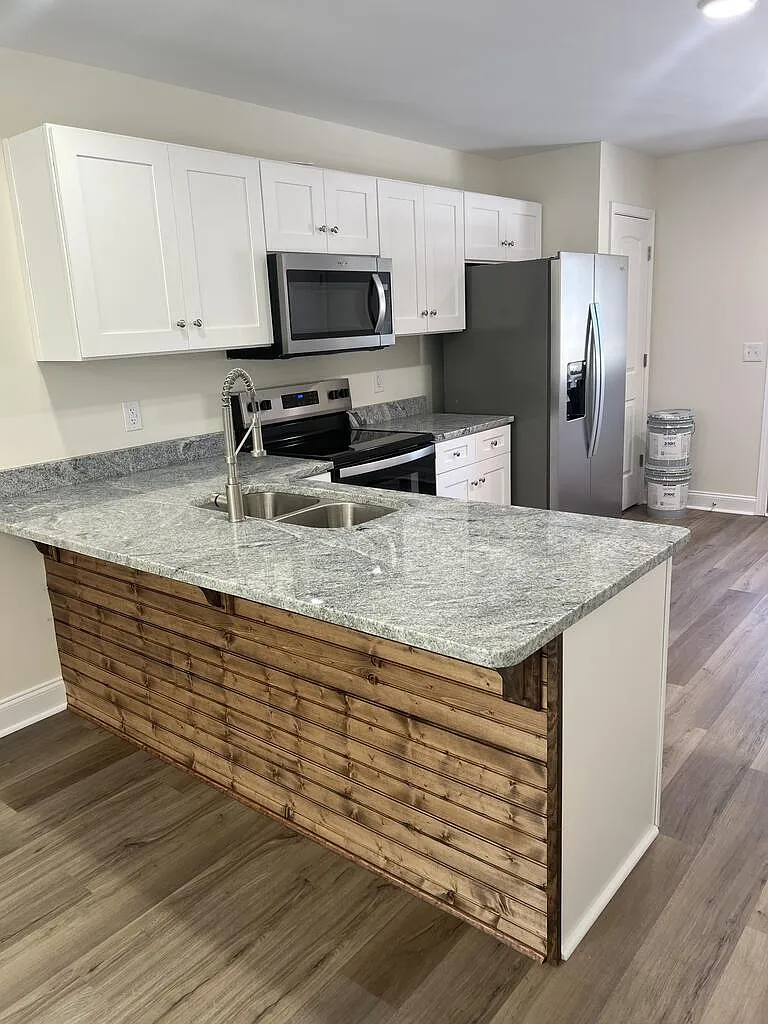 2 bed, 2.0 bath, 900 sqft, $1,400 — Photo 2