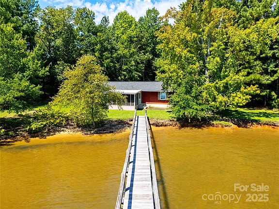 2nd image of 5350 Commodore Pl