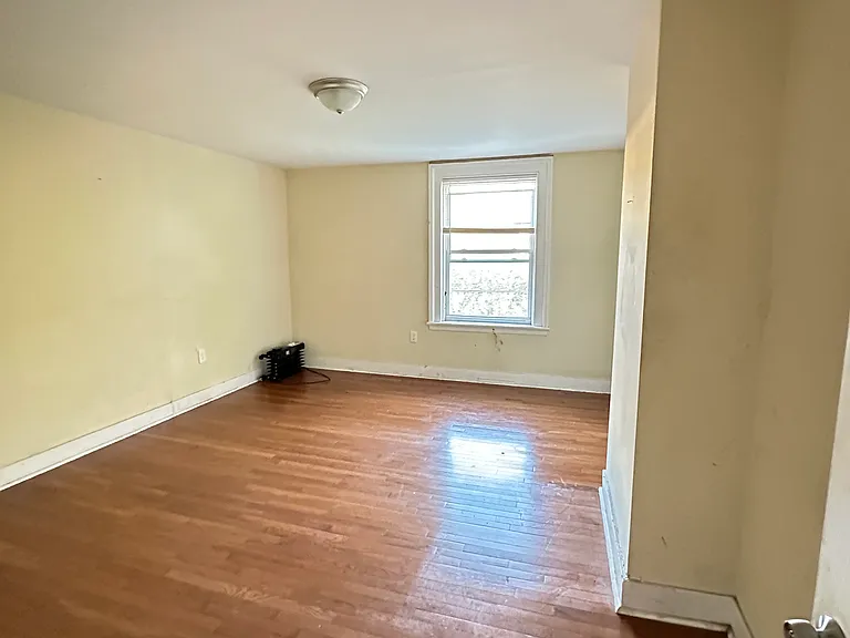 133 Hobart St #2B — Photo 8