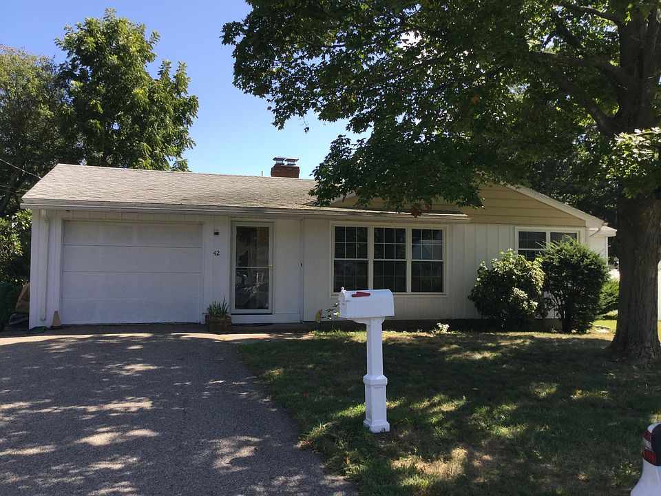 2nd image of 42 Willard Cir