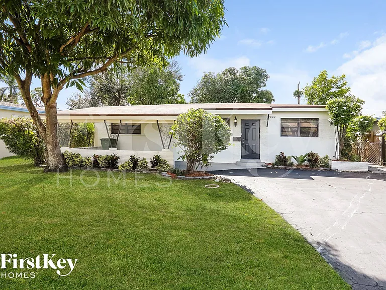 7000 SW 12th St — Photo 1