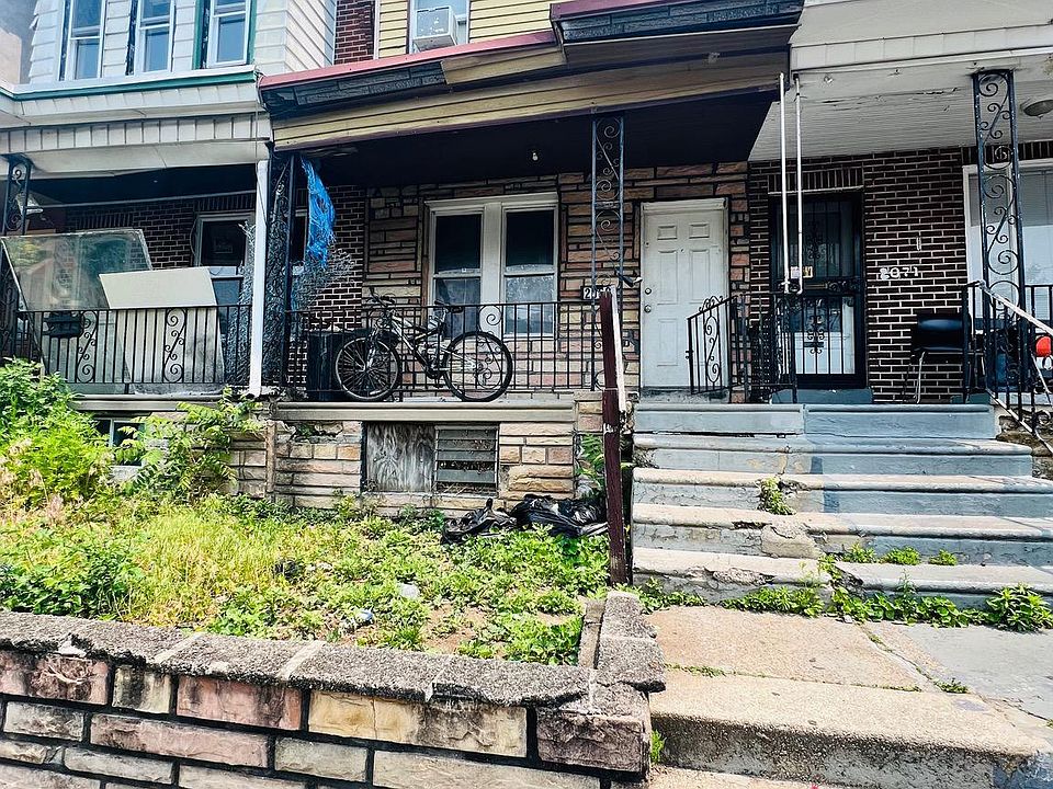 2nd image of 2069 Wilmot St