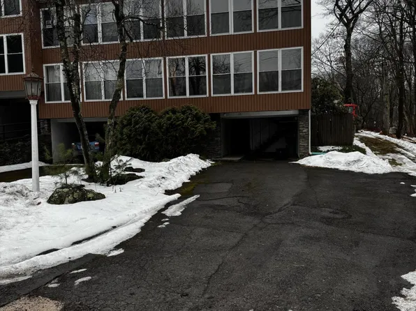 17 Split Rail Ln #17, Dallas, PA 18612