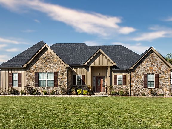 3rd image of 616 Robinson Dr