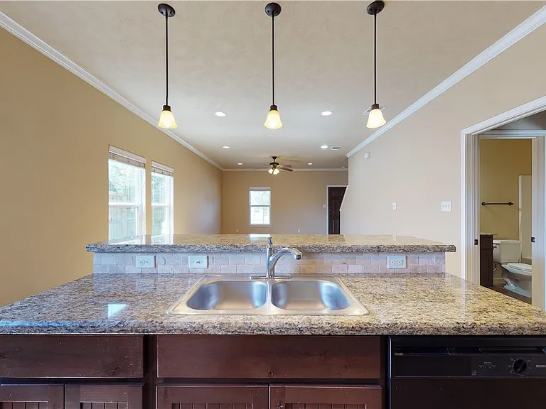 3412 Cullen Trl — Photo 2