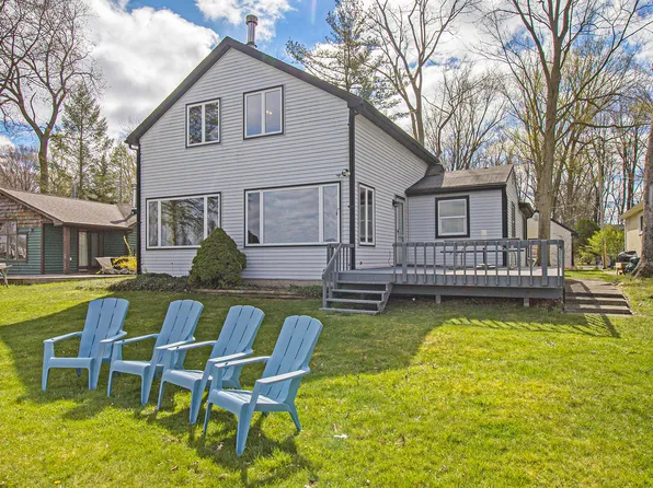 5143 Burton Dr, Lakeland, MI 48169