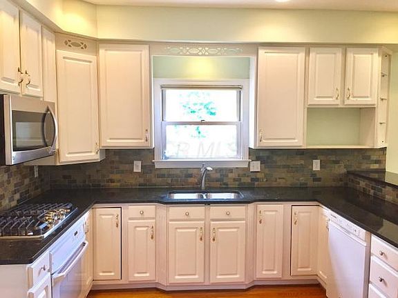 3rd image of 1156 Lake Point Dr