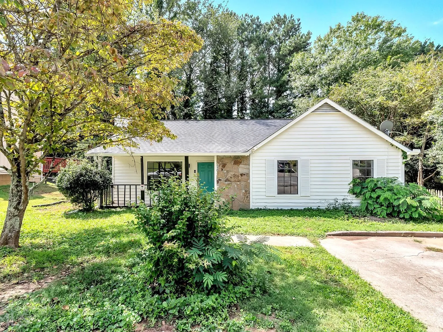 3 bed, 2.0 bath, 1096 sqft, $1,600 — Photo 1