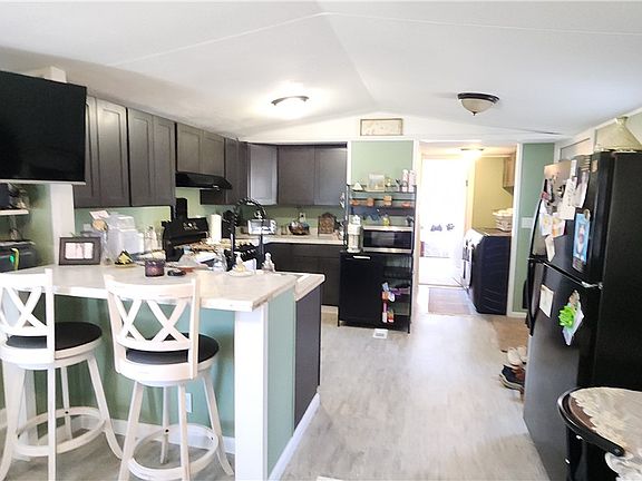 4th image of 8 Waverly St