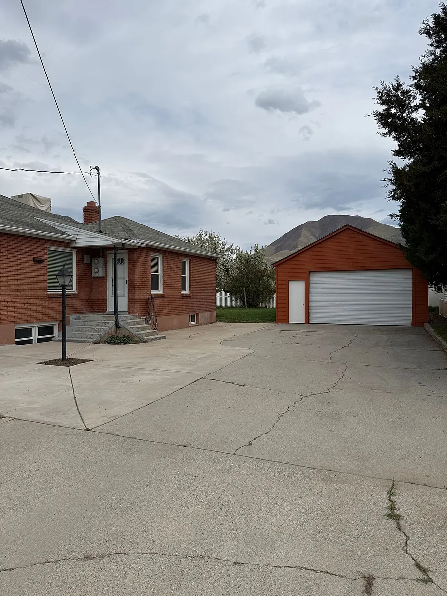 Building Photo - 856 N 300 W