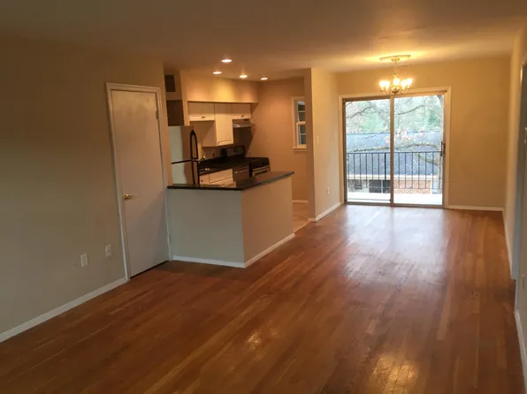 2417 Barracks Pl APT 3, Charlottesville, VA 22901