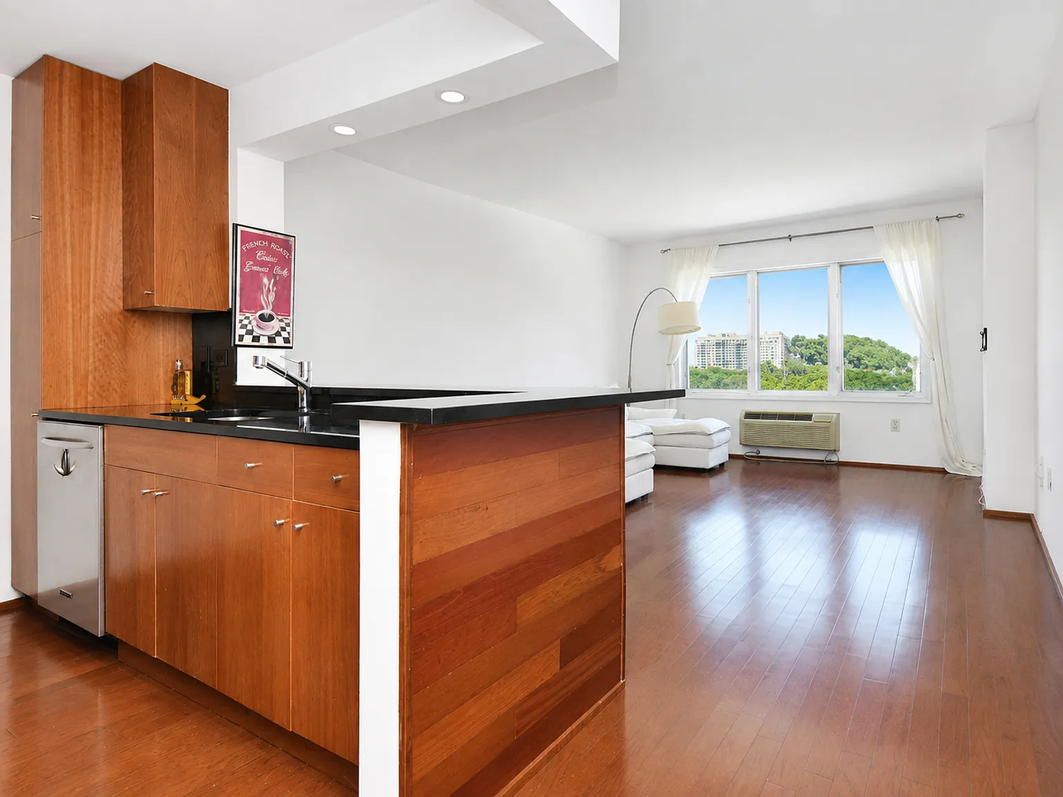 1 bed, 824 sqft, $2,800 — Photo 2