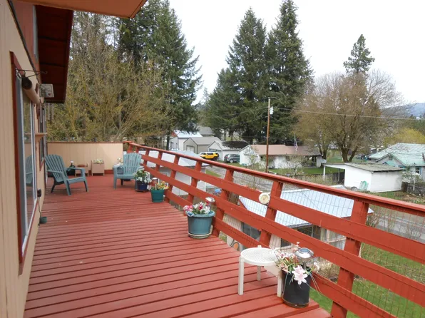 11962 N Hauser Lake Rd, Hauser, ID 83854