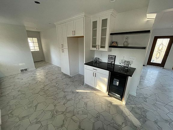 5th image of 75 Lake Shore Ln