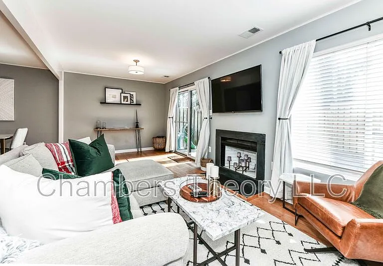 2318 Glade Bank Way — Photo 5
