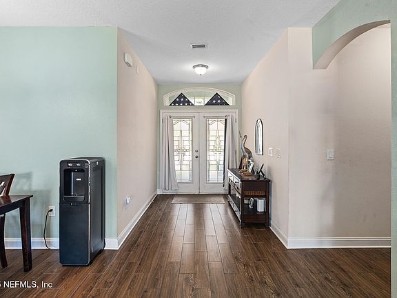 3rd image of 139 N STARLING Drive