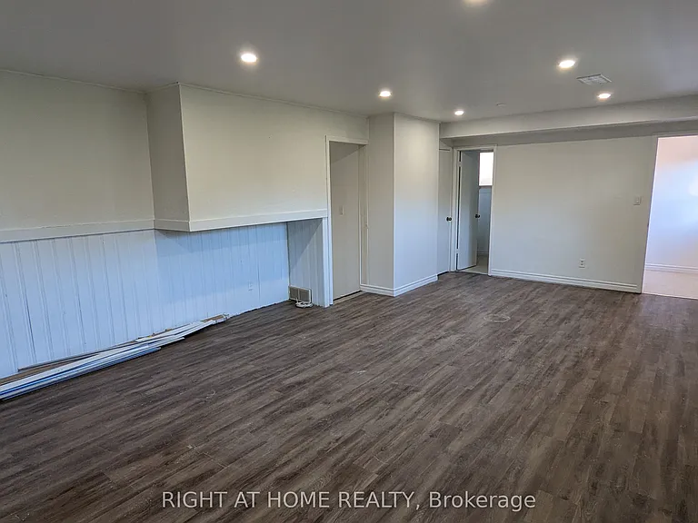 43 Glenayr Pl #LOWER — Photo 6