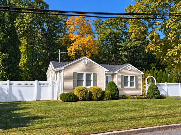 246 Jackson Avenue, Saint James, NY 11780