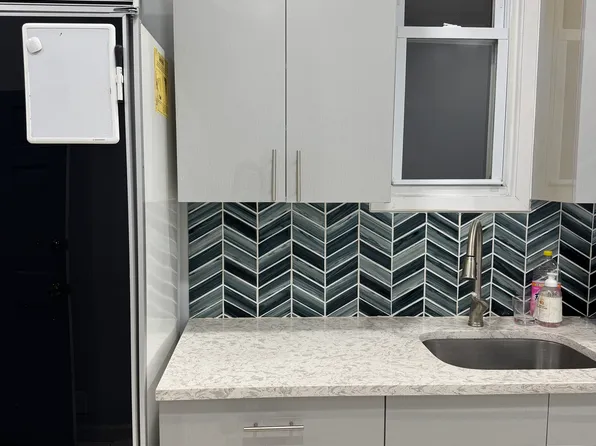 63-59 Forest Avenue image 1 of 7