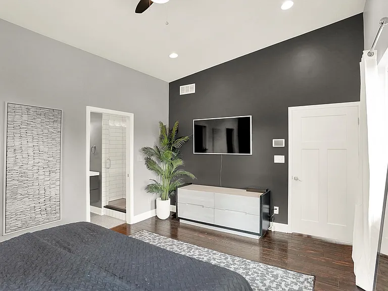 1334 Laurel St — Photo 12