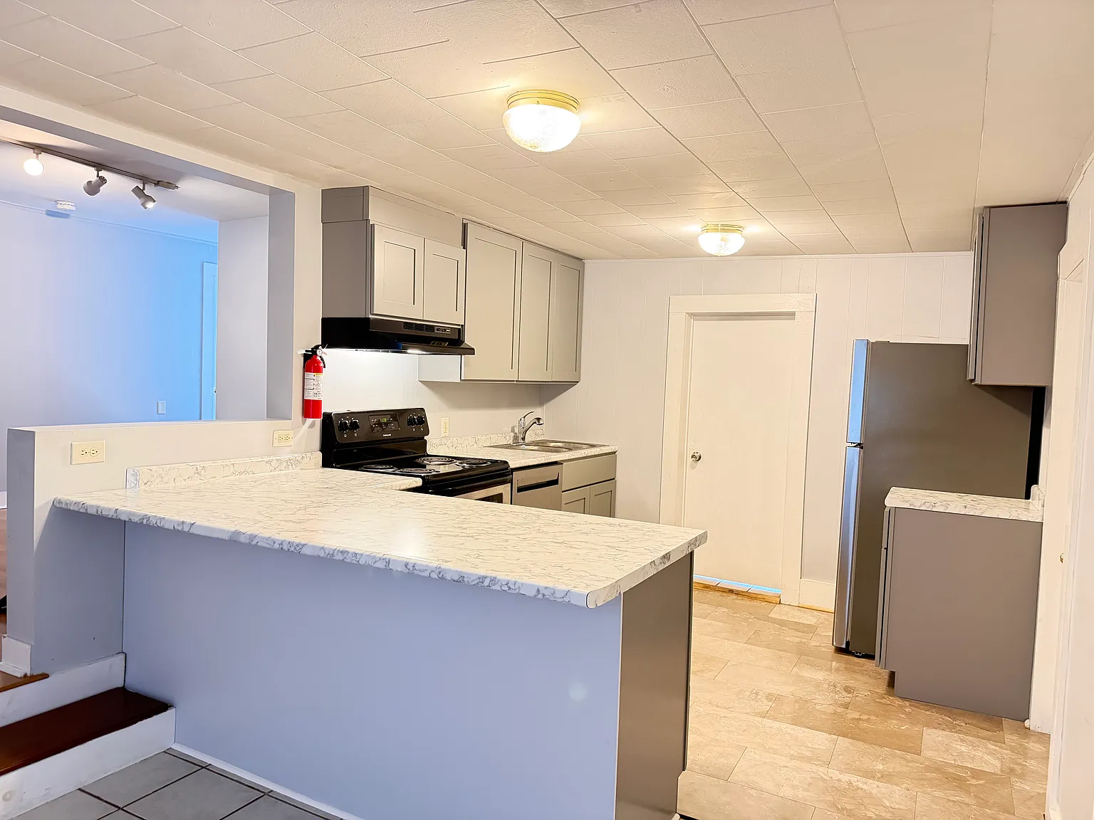 4 bed, 1800 sqft, $900 — Photo 1