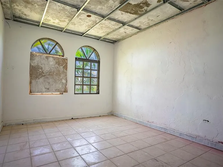 225 Santa Isidra L Fls #B — Photo 18