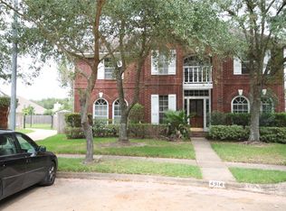 4914 Bend Ct, Sugar Land, TX 77478