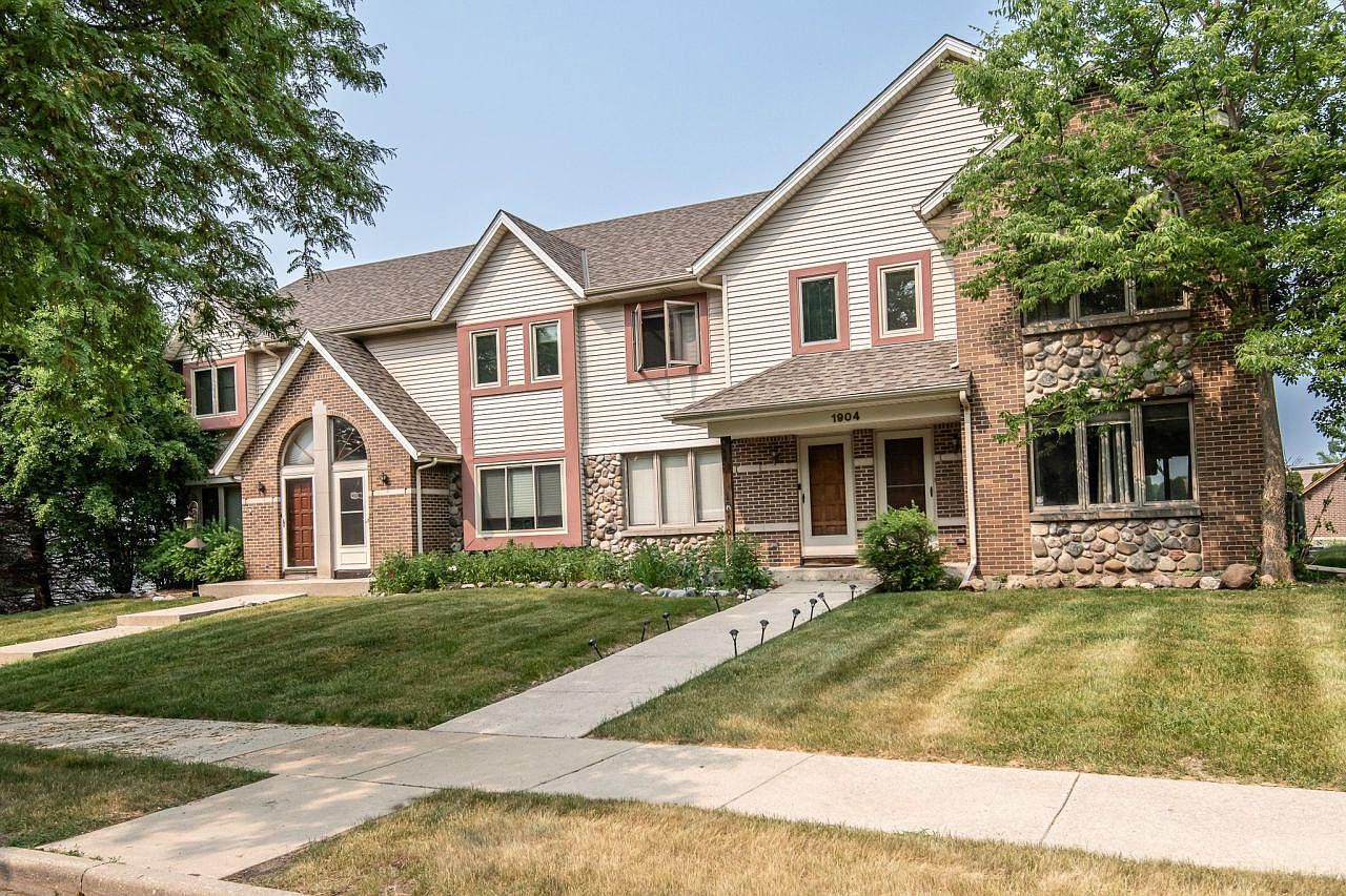 1904 Woodburn ROAD UNIT 4, Waukesha, WI 53188 | Zillow