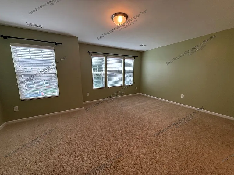 2486 Moss Grove Xing — Photo 14